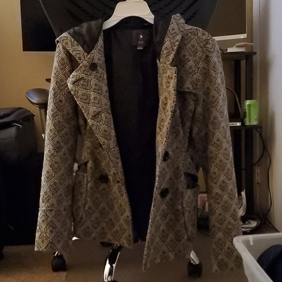 Forever 21 Jackets & Blazers - Forever 21 black and white Diamond pattern Coat